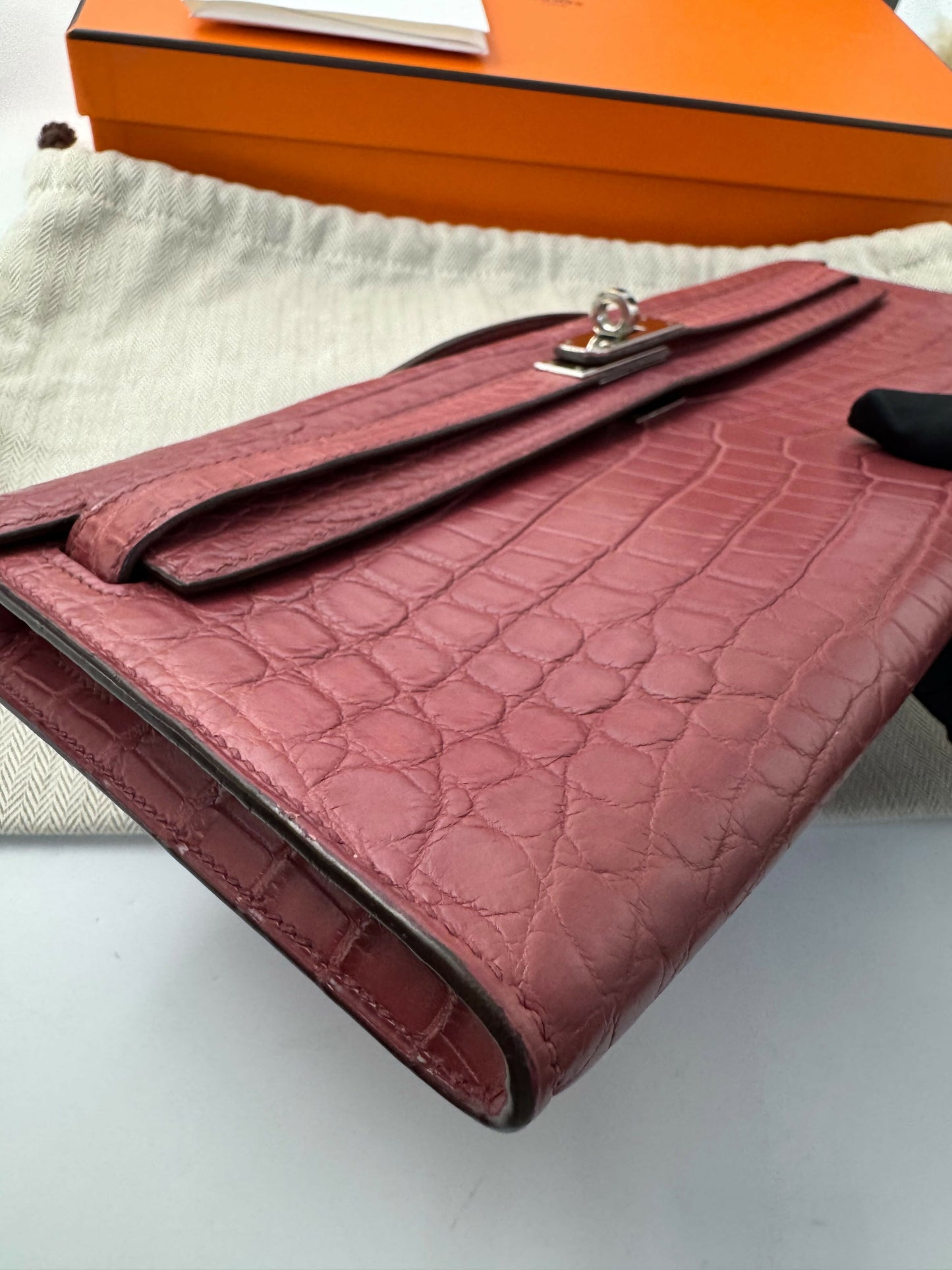 Hermès Kelly Cut Bois de Rose Matte Niloticus Crocodile leather palladium hadware