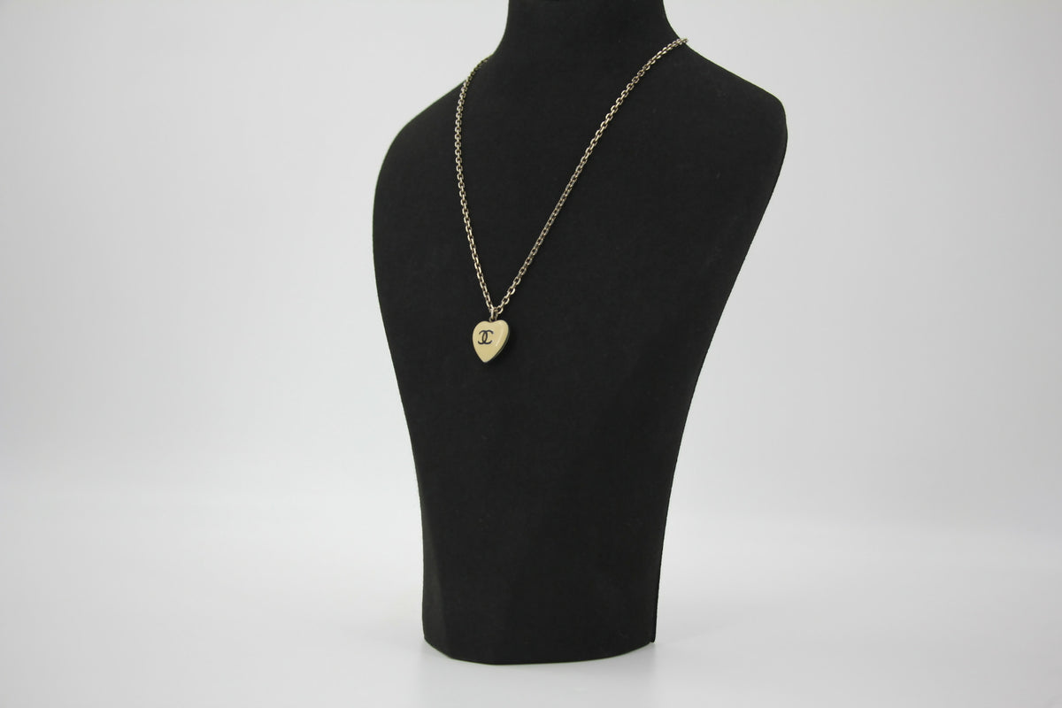 Chanel Vintage 06P Enamel Double-Sided Beige Camellia CC Logo Heart Necklace