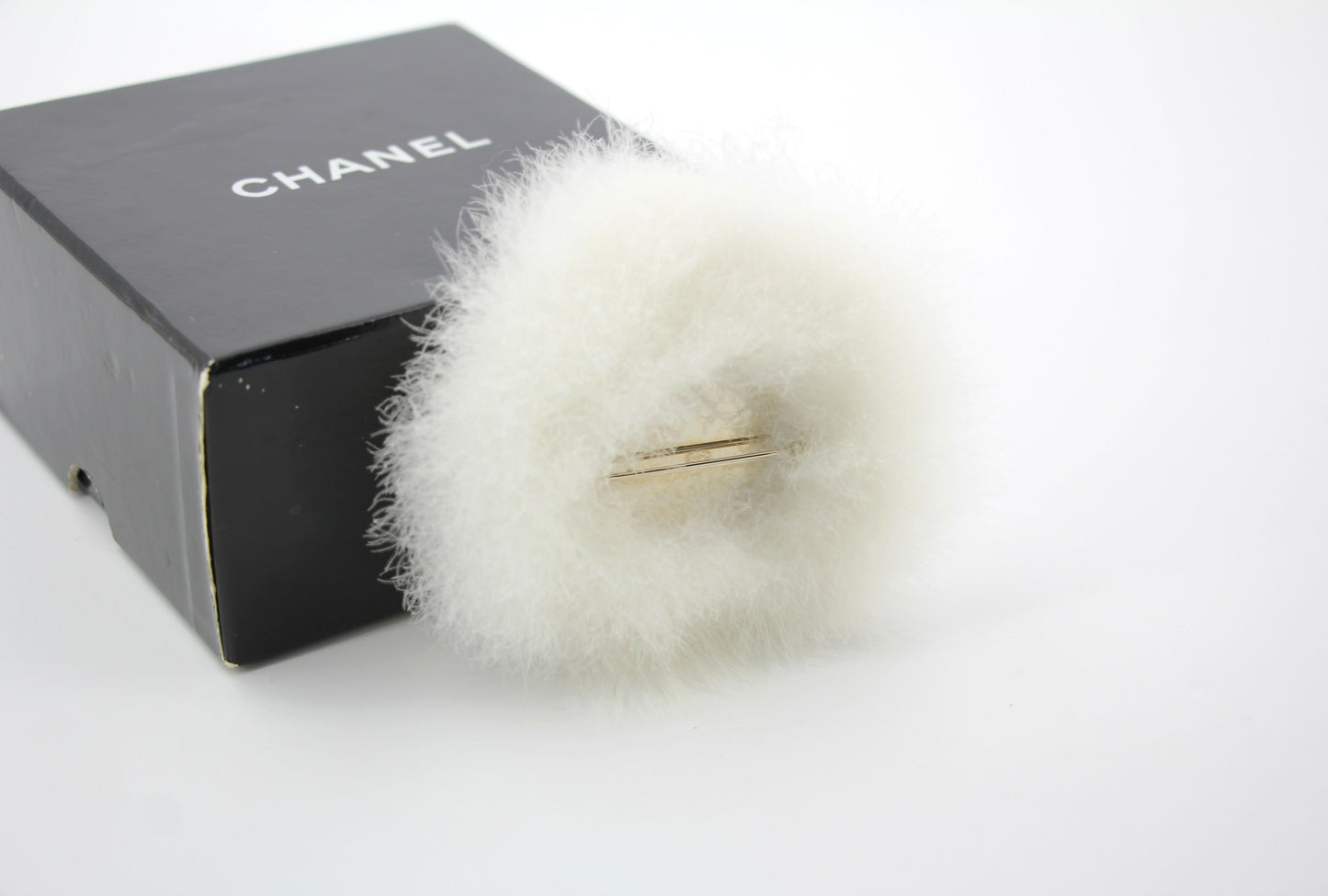 Chanel Vintage 04A Rabbit Fur White Round Bow Brooch