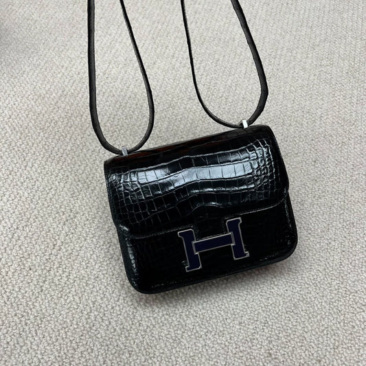 Hermès Constance 19 shiny crocodile leather black & palladium hardware