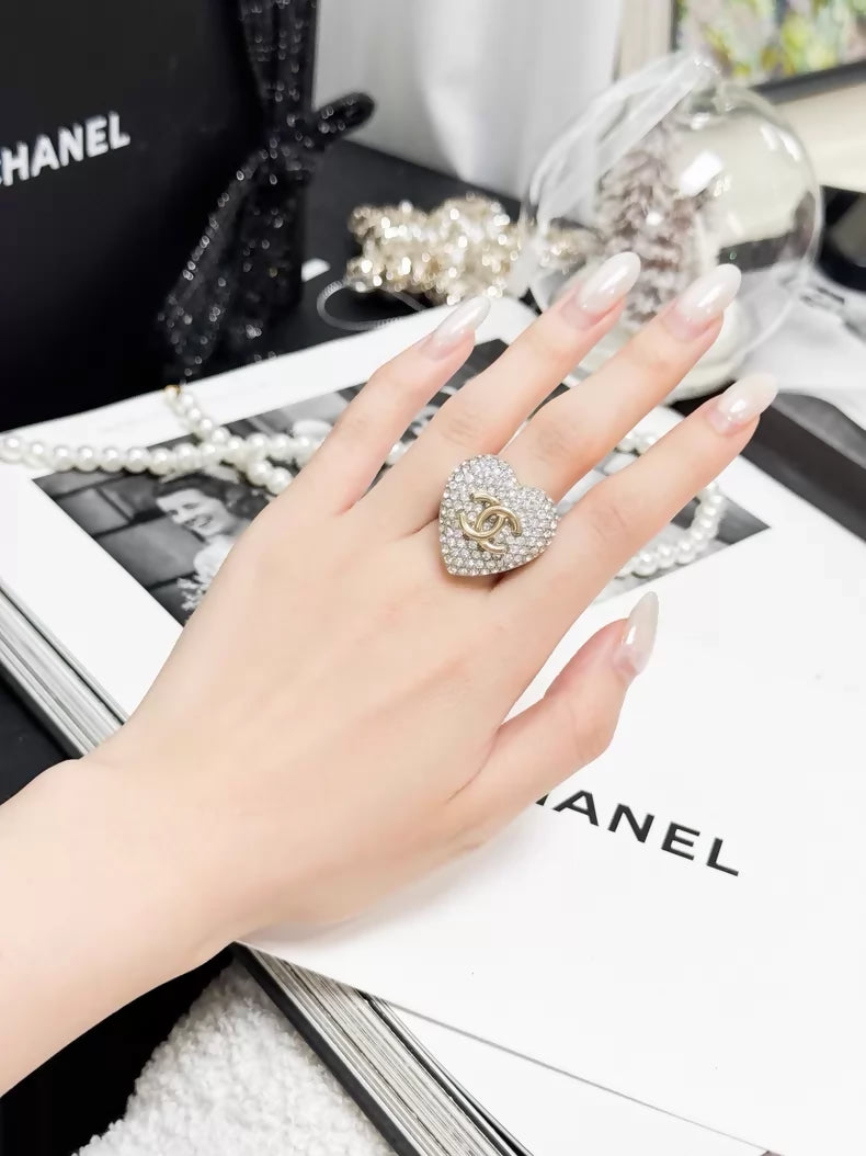 Chanel Spring/Summer 2020 silver fully diamond-encrusted ring with gold double C logo