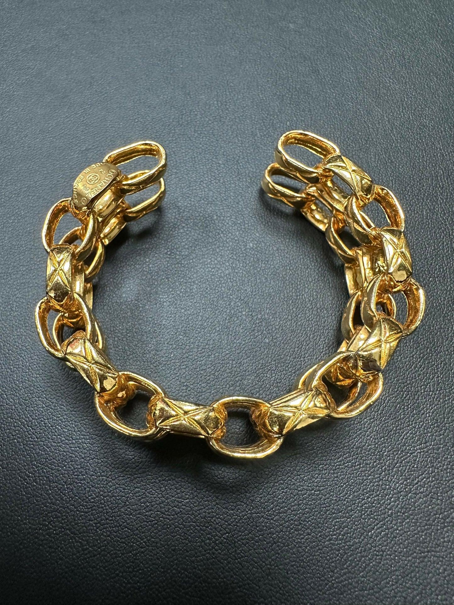 Chanel Vintage 86 Gold-Plated Diamond Pattern Hollow Bracelet
