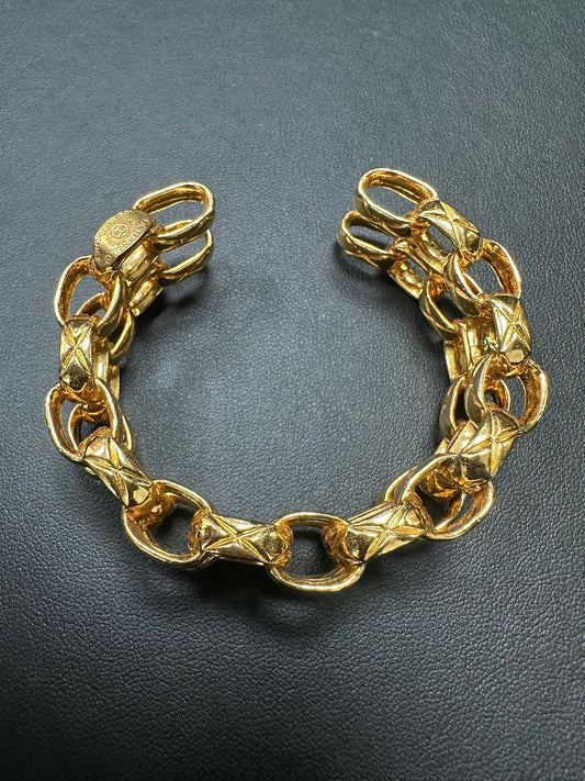Chanel Vintage 86 Gold-Plated Diamond Pattern Hollow Bracelet