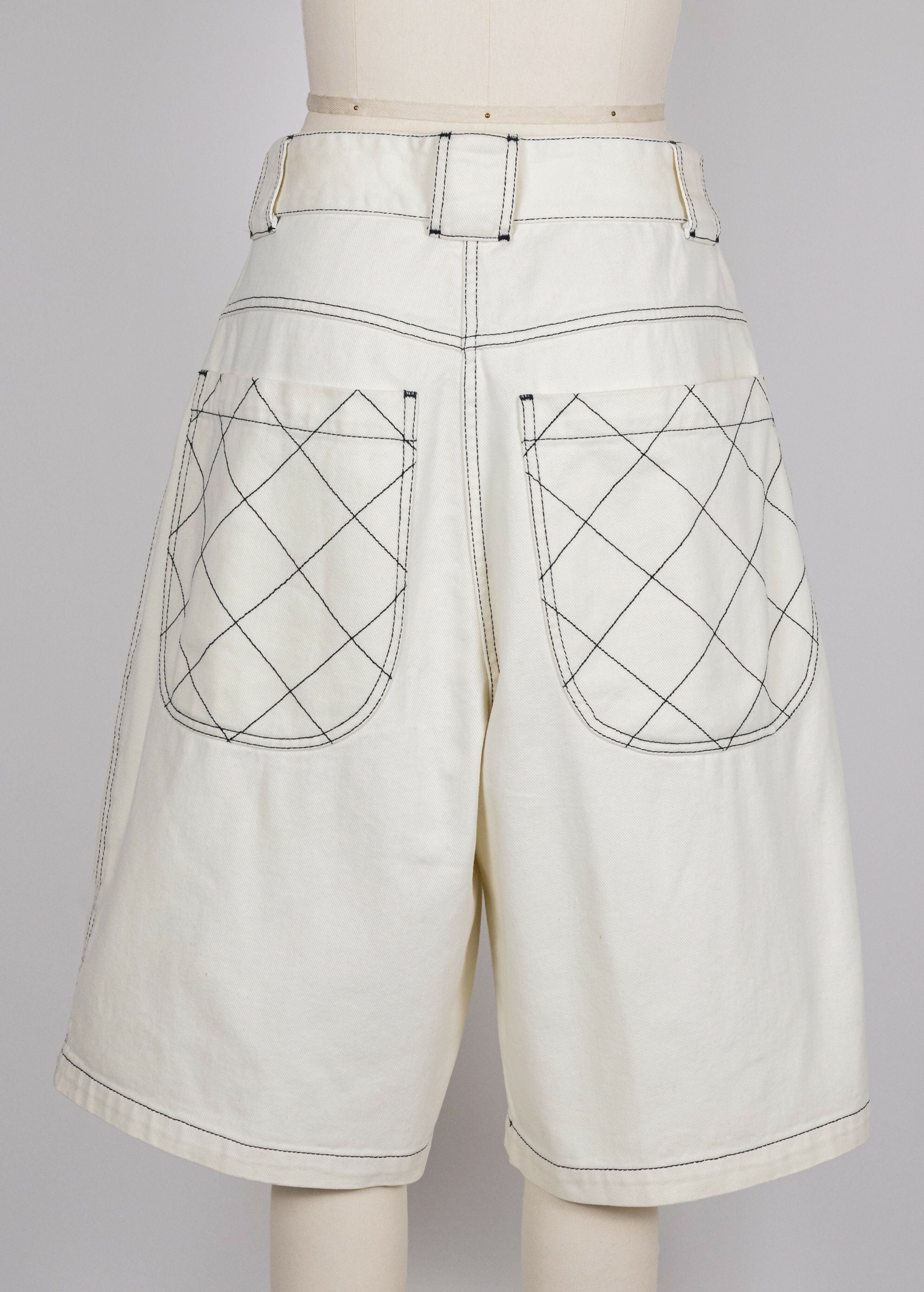 Chanel Vintage White High-Waisted Shorts – Wararni.com