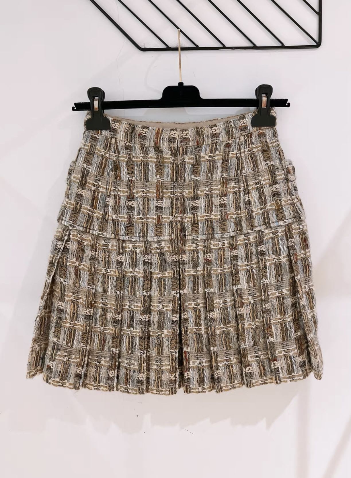 Chanel Rome series tweed pleated skirt from catwalk