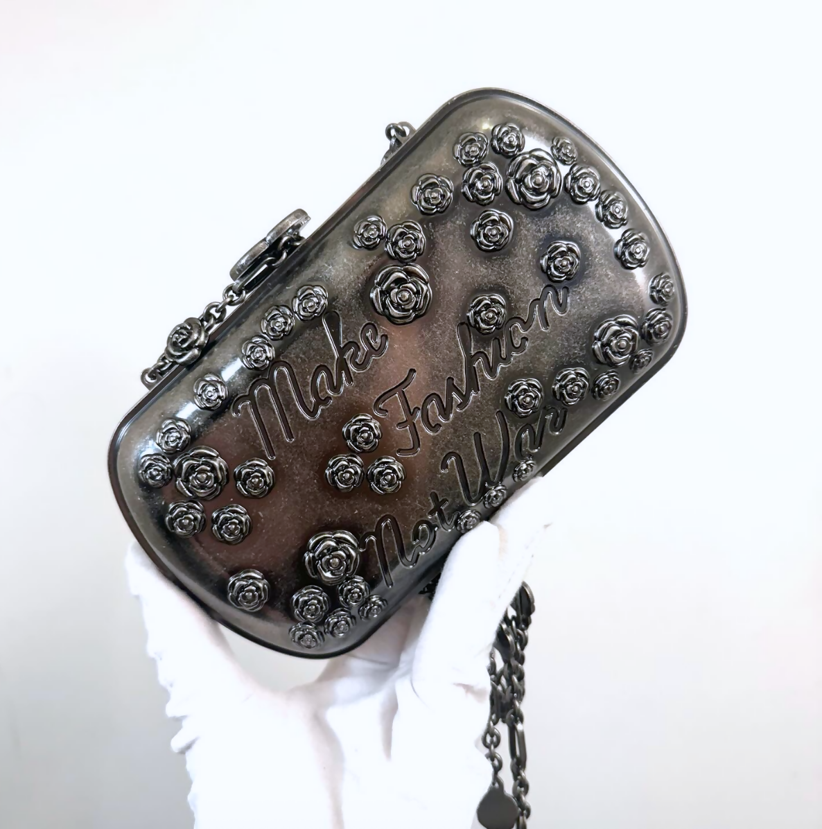 Chanel 2015 Make Fashion Not War Minaudière-2