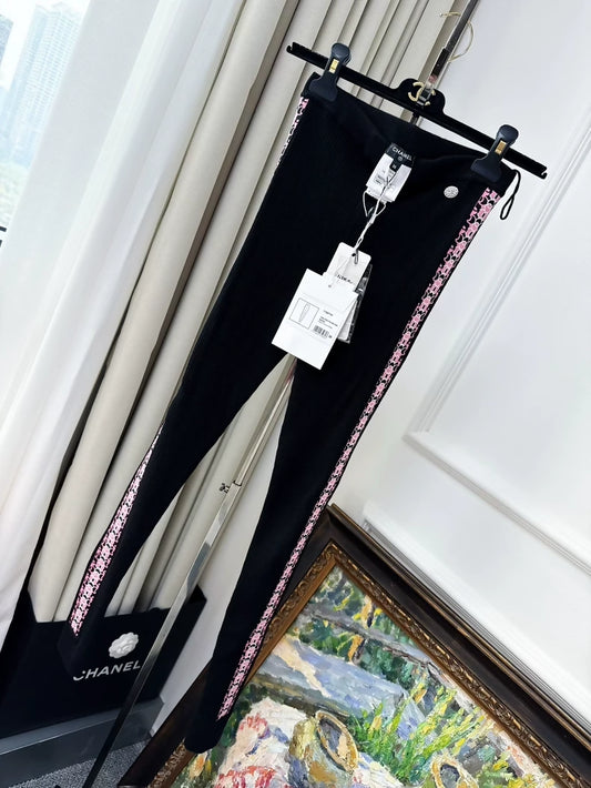 Chanel 20N Coco Neige Ski Collection black wool leggings with pink double C motif on the sides