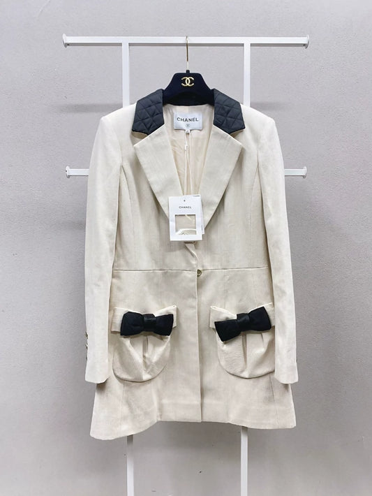 Chanel 21S ecru & black denim jacket with black bows pockets