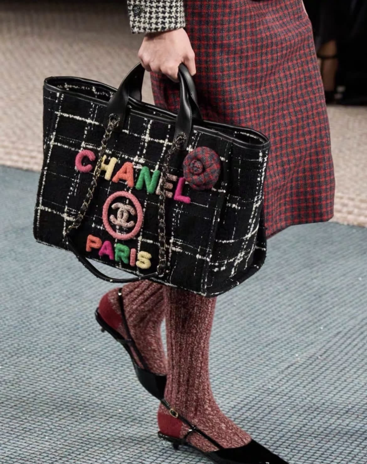 Chanel 22AW  black and white plaid with colorful letters woolen beach bag