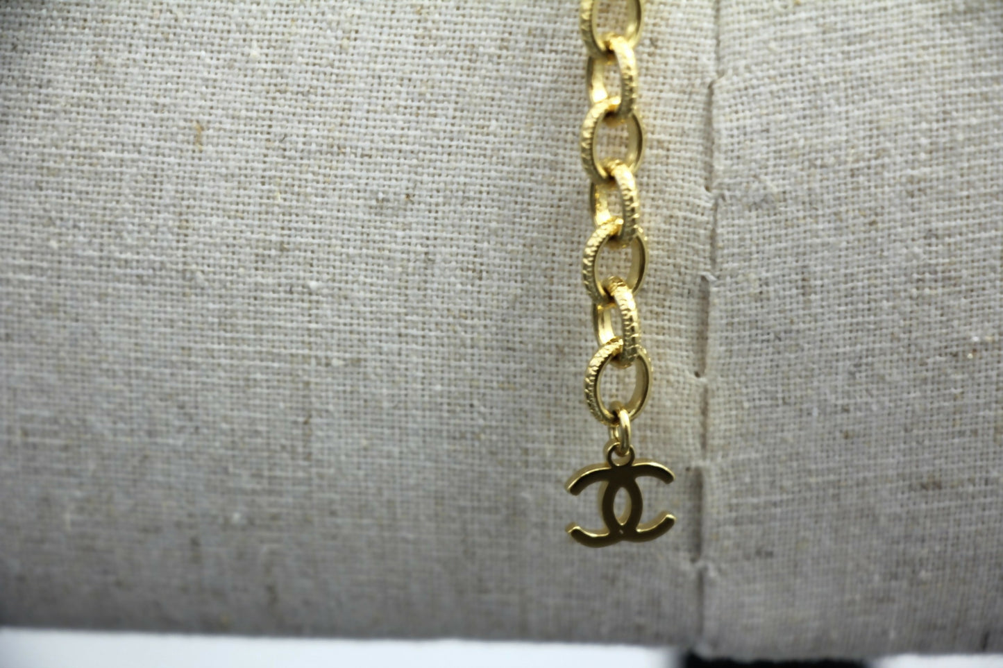 Chanel F22A Metal Rhinestones Two CC Gold-tone Chunky Waist Chain Belt L85