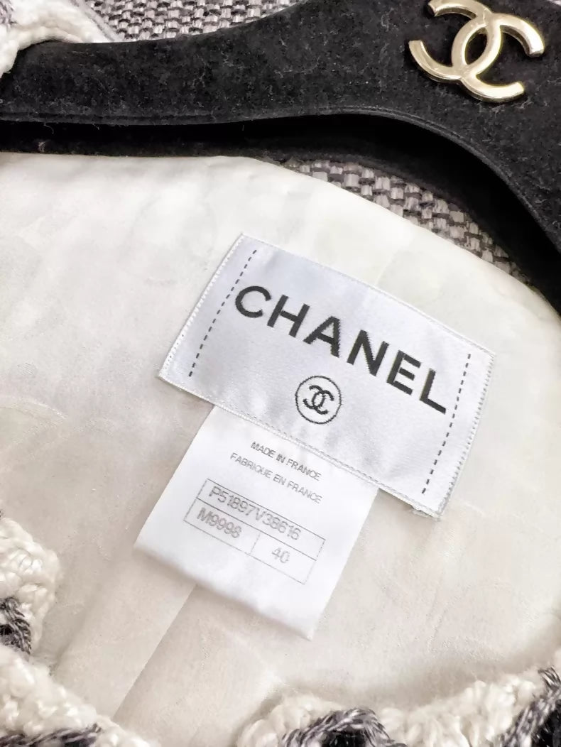Chanel 2014 Off-White Embossed Lion Head Button Four-Pocket Wool Jacket