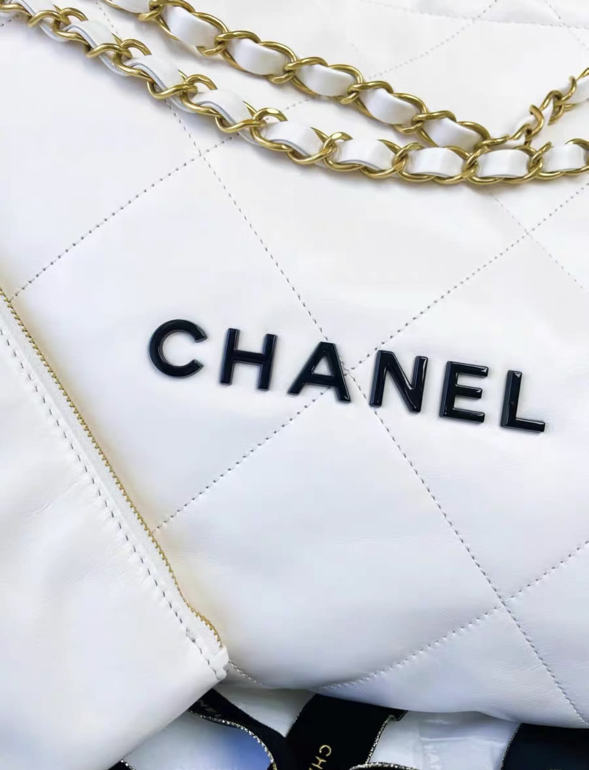 Chanel 22 Handbag Medium 22S Calfskin White/Black Logo