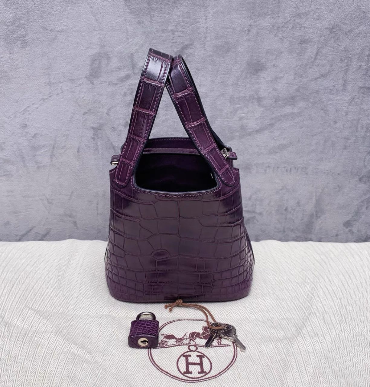 Hermès Hermes purple crocodile matte micro 14 picotin - 14 Bucket Bag - Used fashion item from Wararni