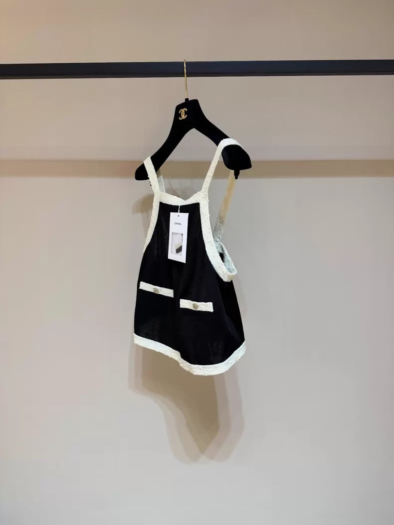 Chanel 25A black and white trim top