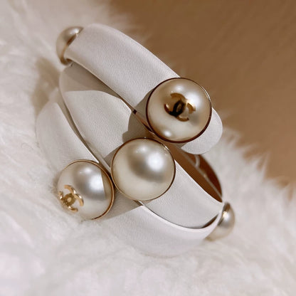 Chanel white double-C pearl belt