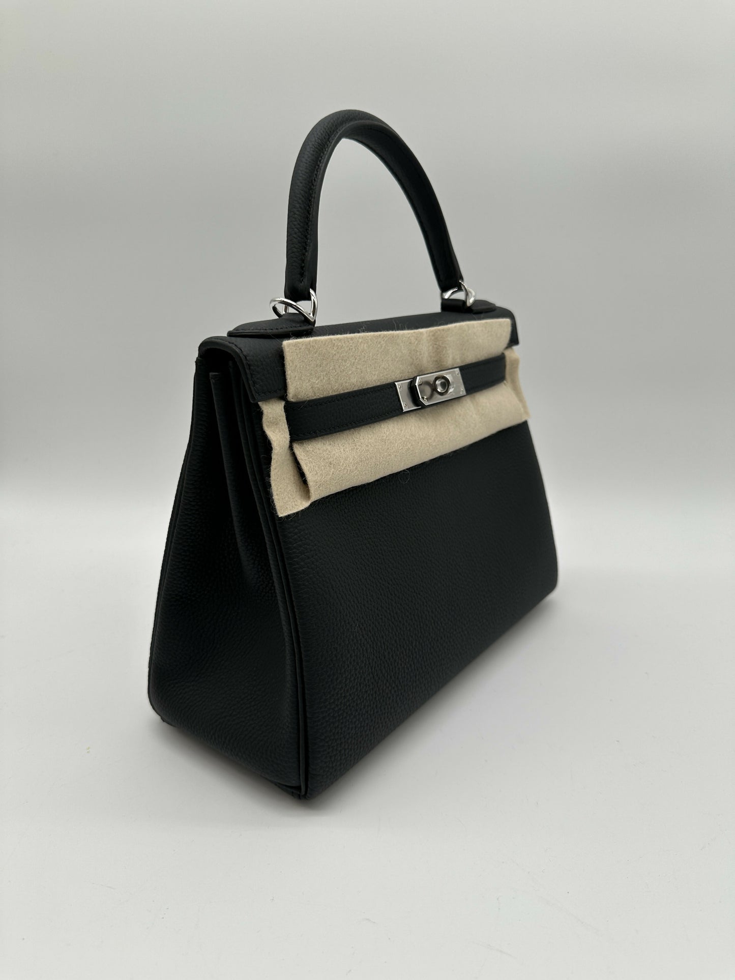 Hermes Kelly 28 black togo phw stamp K