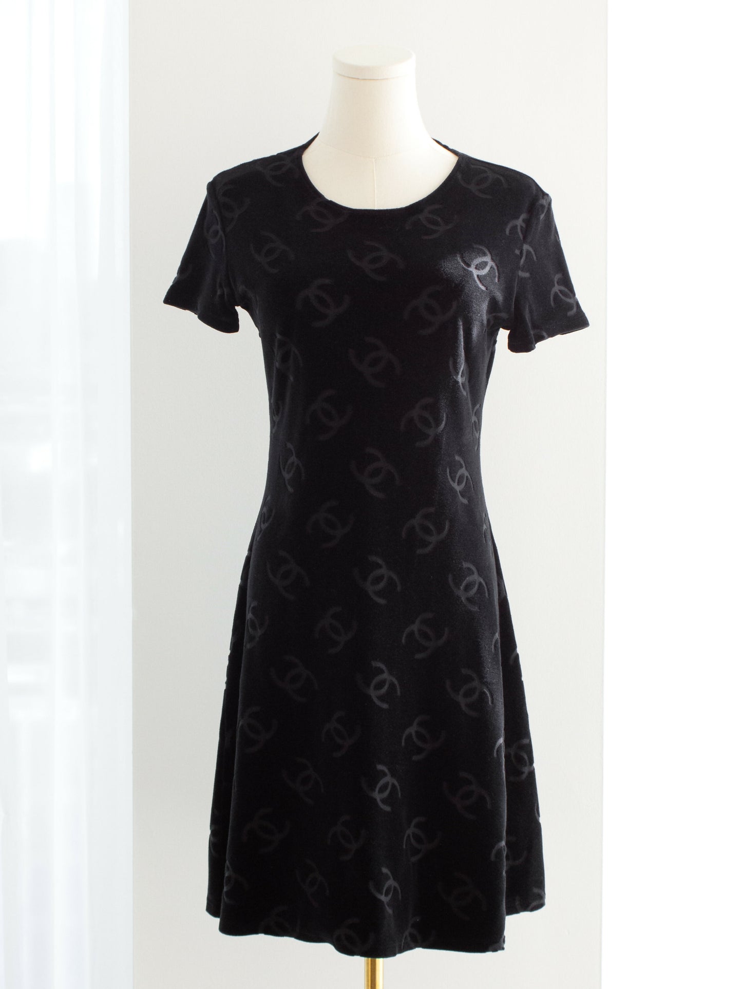 chanel vintage spring 1996 black logo cc velour 96p mini dress