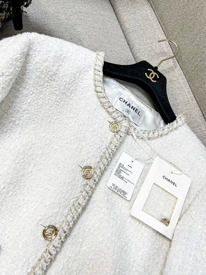 Chanel 25A white tweed jacket