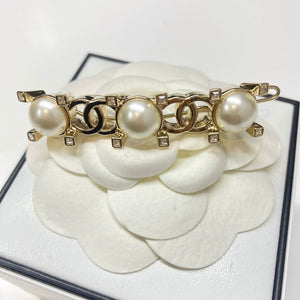 Chanel 21A pearl inlaid double C hairpin