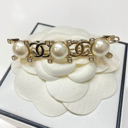 Chanel 21A pearl inlaid double C hairpin