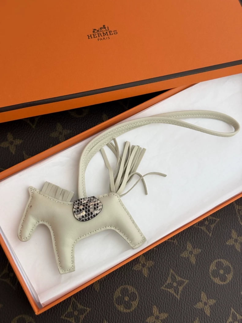 Hermes Rodeo charm Touch PM Craie/Ombre Agneau/ Natural lizard leather