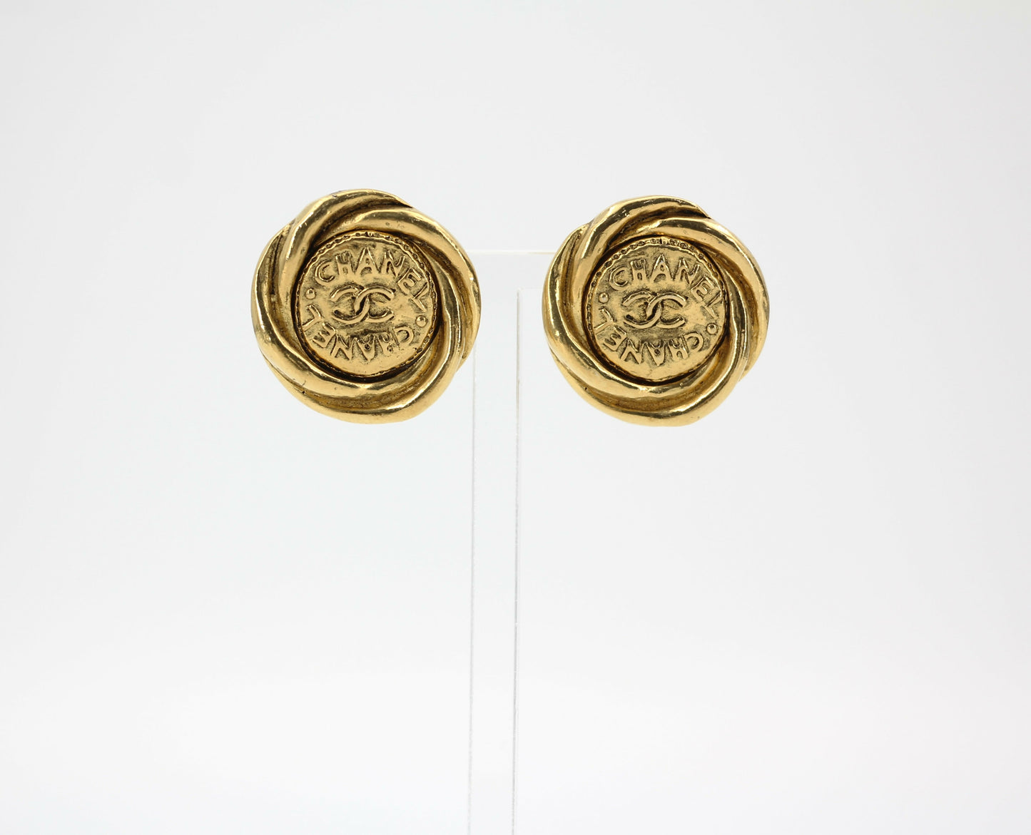 Chanel Vintage 86 Gold-plated Twisted Double Chanel Round Clip-on Earrings