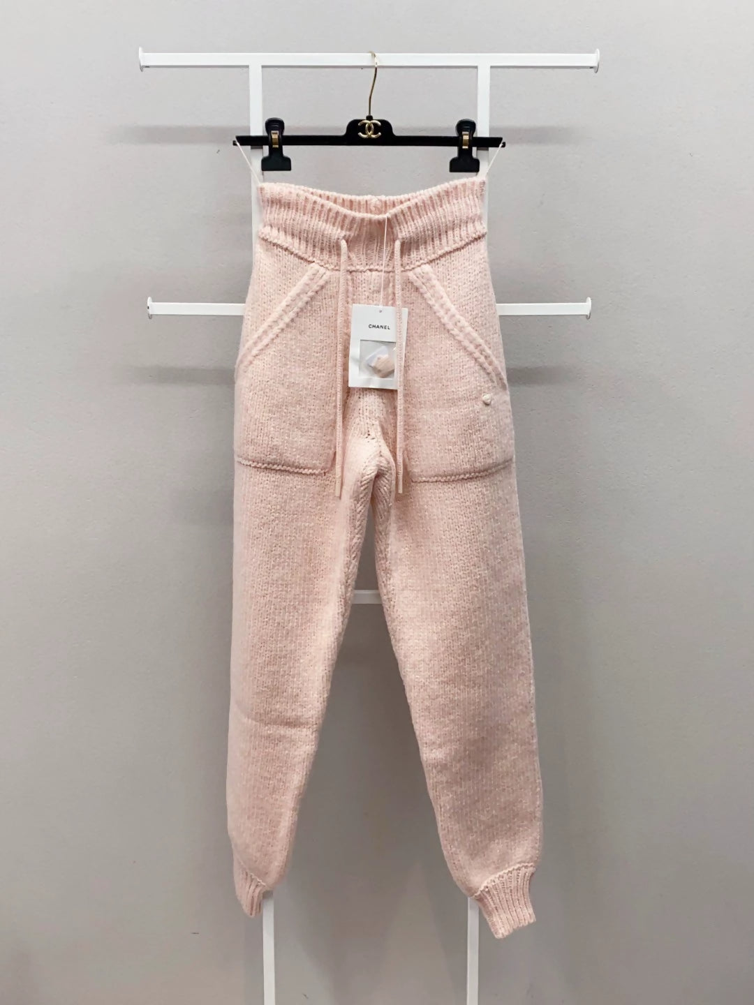 Chanel 21b light pink knitted pants