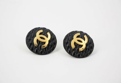 Chanel Vintage 93P Resin Gold-Plated Quilted Black Round Clip-on Earrings