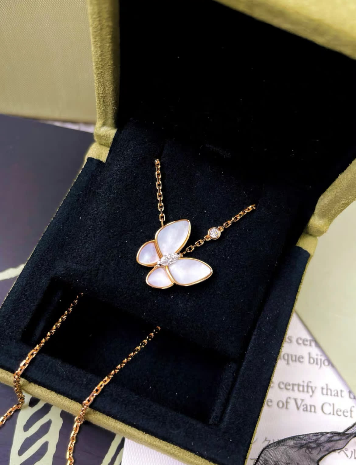 Van Cleef & Arpels VCA Van Cleef & Arpels butterfly rose gold mother-of-pearl diamond necklace - One size High Jewellery - Vintage fashion from Wararni