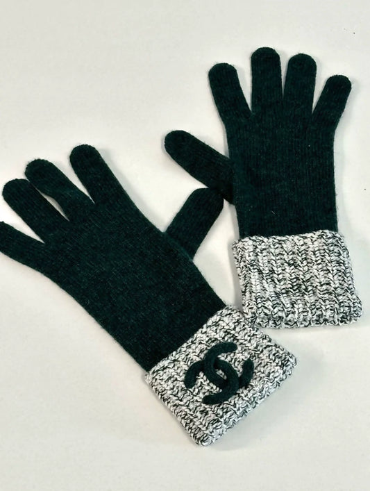 Chanel 24A knitted gloves