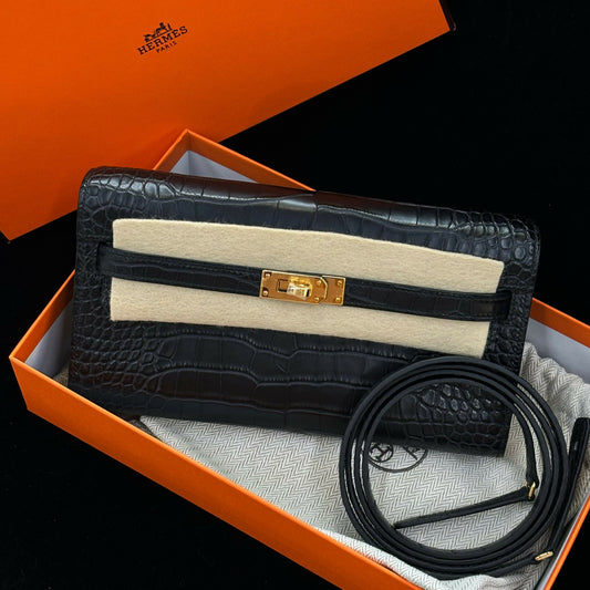 Hermès Kelly To Go Noir Matte Mississippiensis Alligator with Gold Hardware
