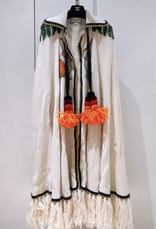 GUCCI Gucci limited edition tassel wool cashmere knitted cape - XS Coat - Vintage fashion from Wararni