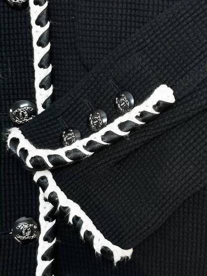 Chanel 21C Black tweed Jacket