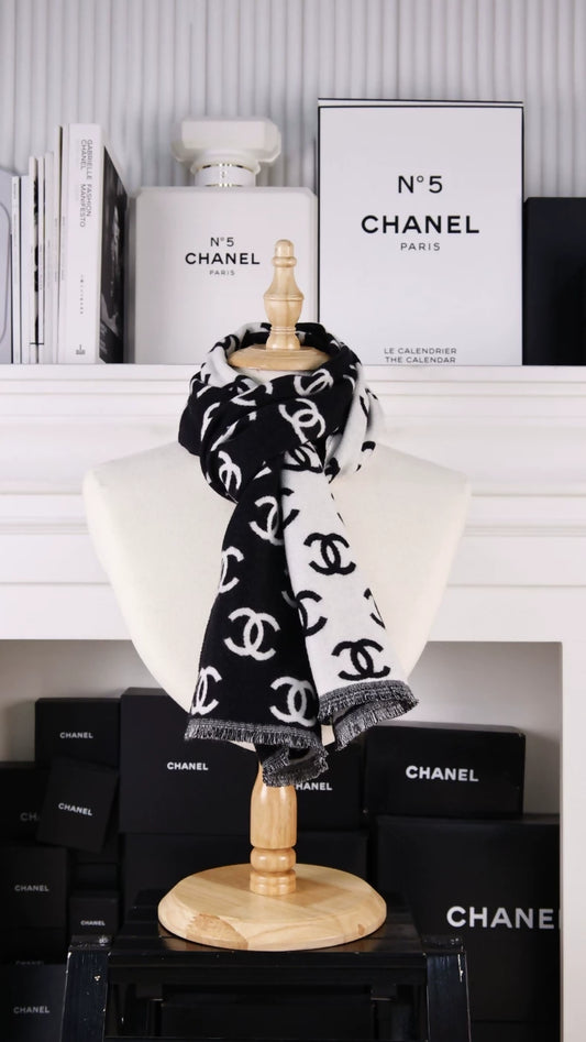 Chanel 25V black and white double-sided CC logo full-print cashmere scarf