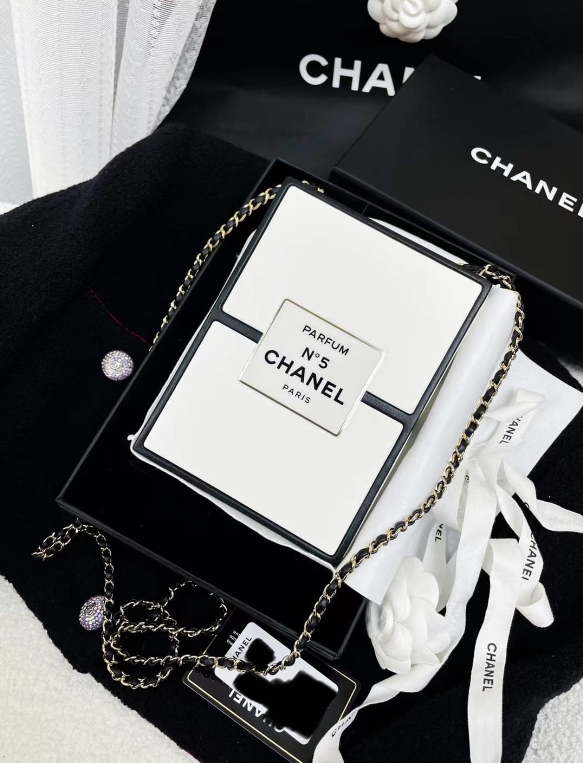 CHANEL CHANEL 21SS A LIMITED EDITION WHITE & BLACK LEATHER CHANEL NO. 5 PARFUM BOX CLUTCH - Small Clutch Bag - Secondhand luxury from Wararni