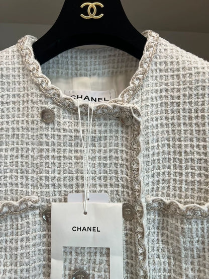 Chanel 25C white tweed jacket