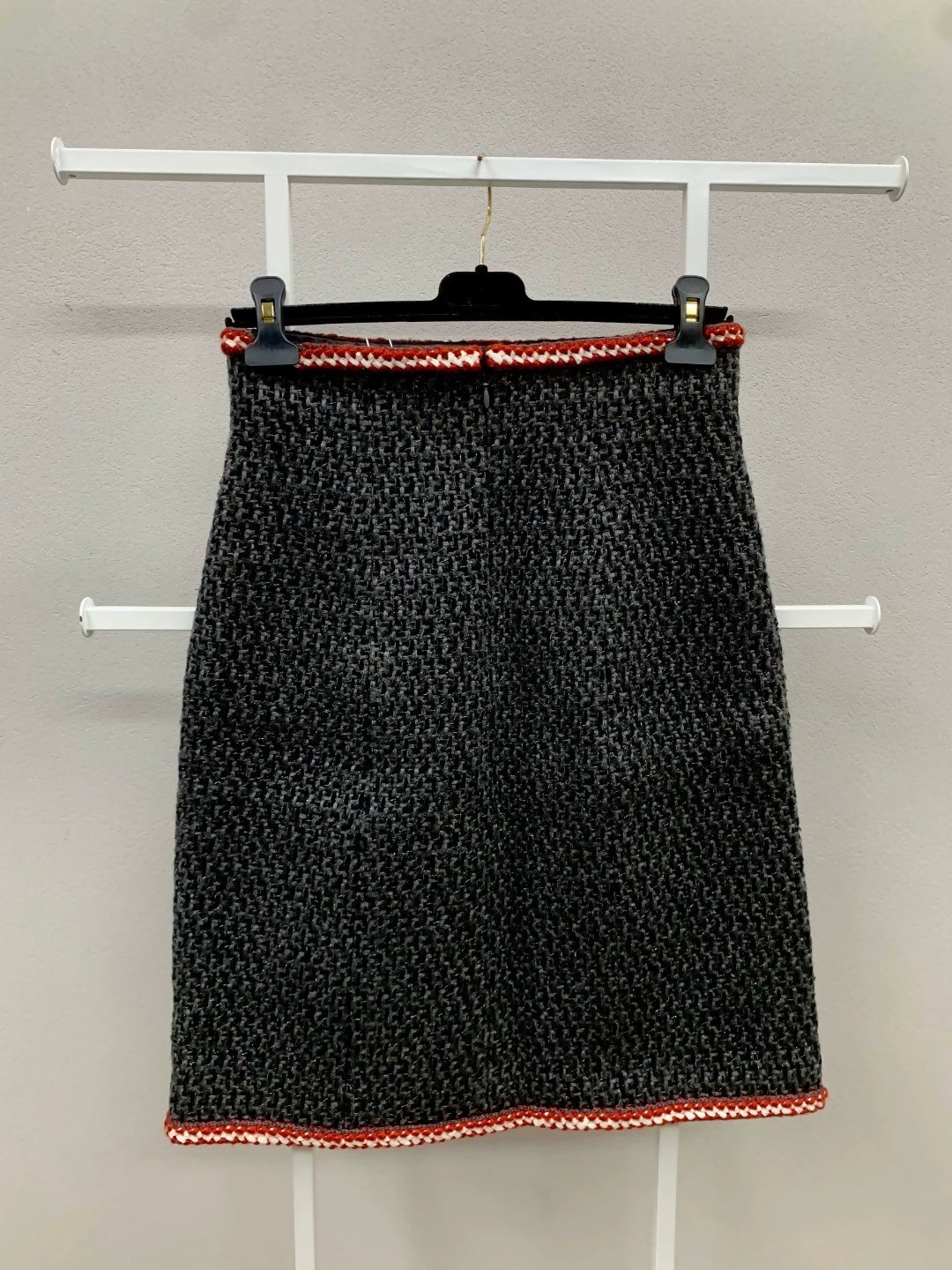 Chanel 18 gray-red tweed skirt