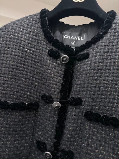 Chanel 25A black Tweed Jacket