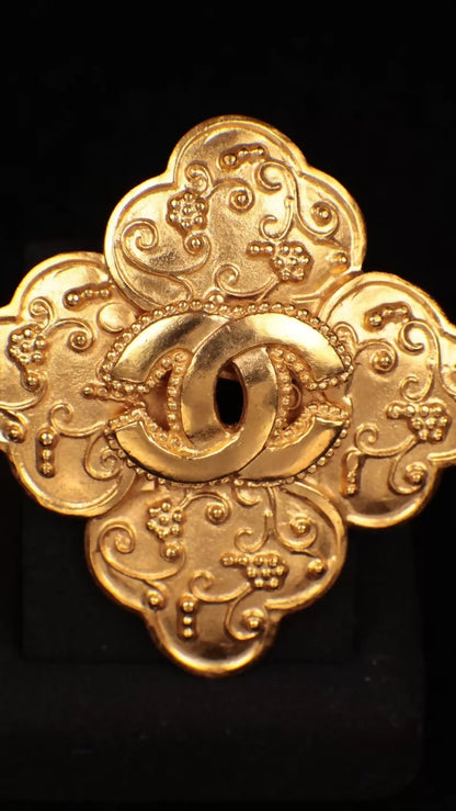 Chanel 1996 Plain Gold Grapevine Brooch