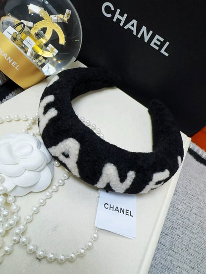 Chanel 25B black and white fur letter headband