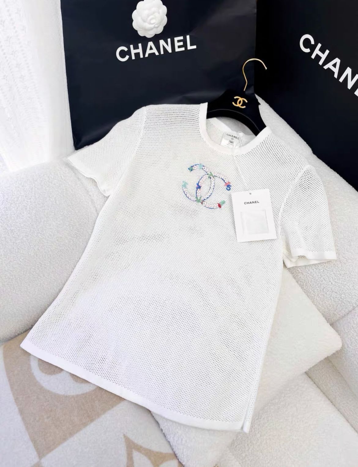 CHANEL Chanel beach series color embroidered CC  whiteT-shirt - 34 Top - Used fashion item from Wararni