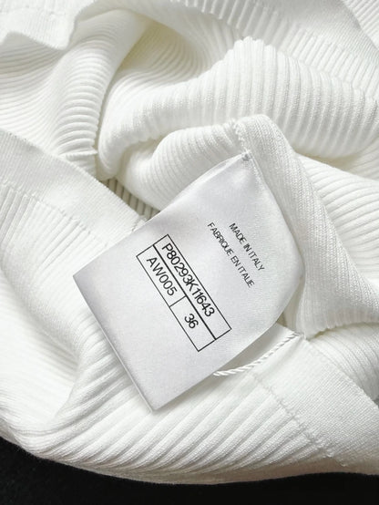 Chanel 25b White Embroidered Heart Logo Knit t-shirt