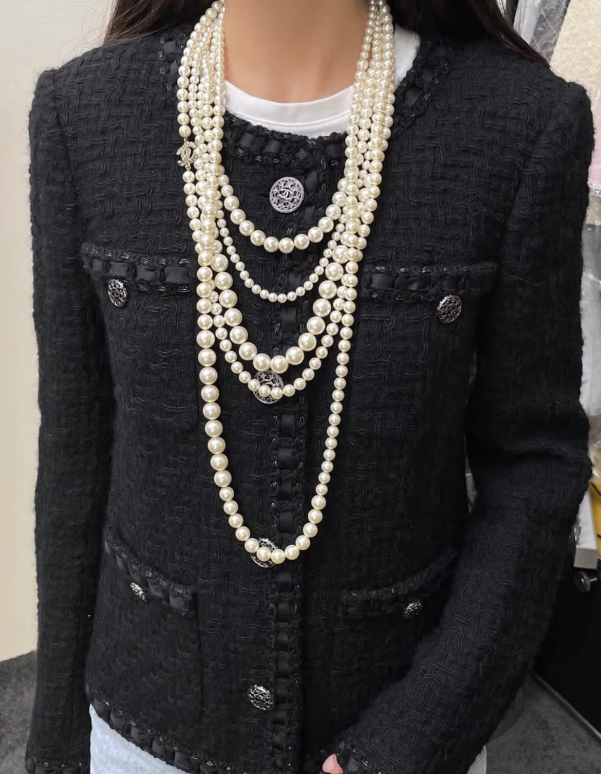 CHANEL Chanel 17V multi-layer pearl necklace - Long Fashion Jewellery - Used fashion item from Wararni