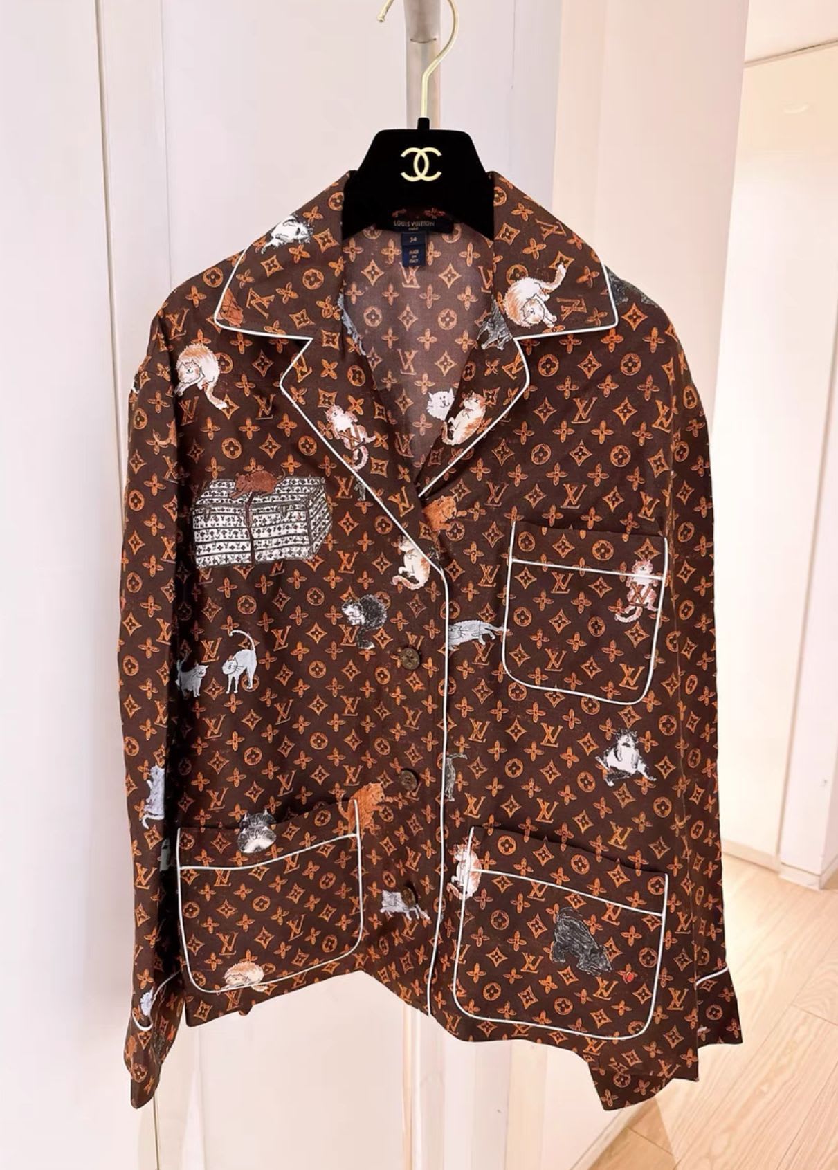 LOUIS VUITTON Louis Vuitton limited edition graffiti pajama shirt - XS Shirt - Secondhand luxury from Wararni