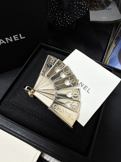 Chanel 25A metal brooch