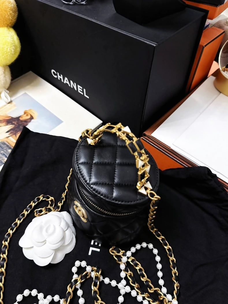 Chanel Fall/Winter 2022 Black quilted enamel mini bag