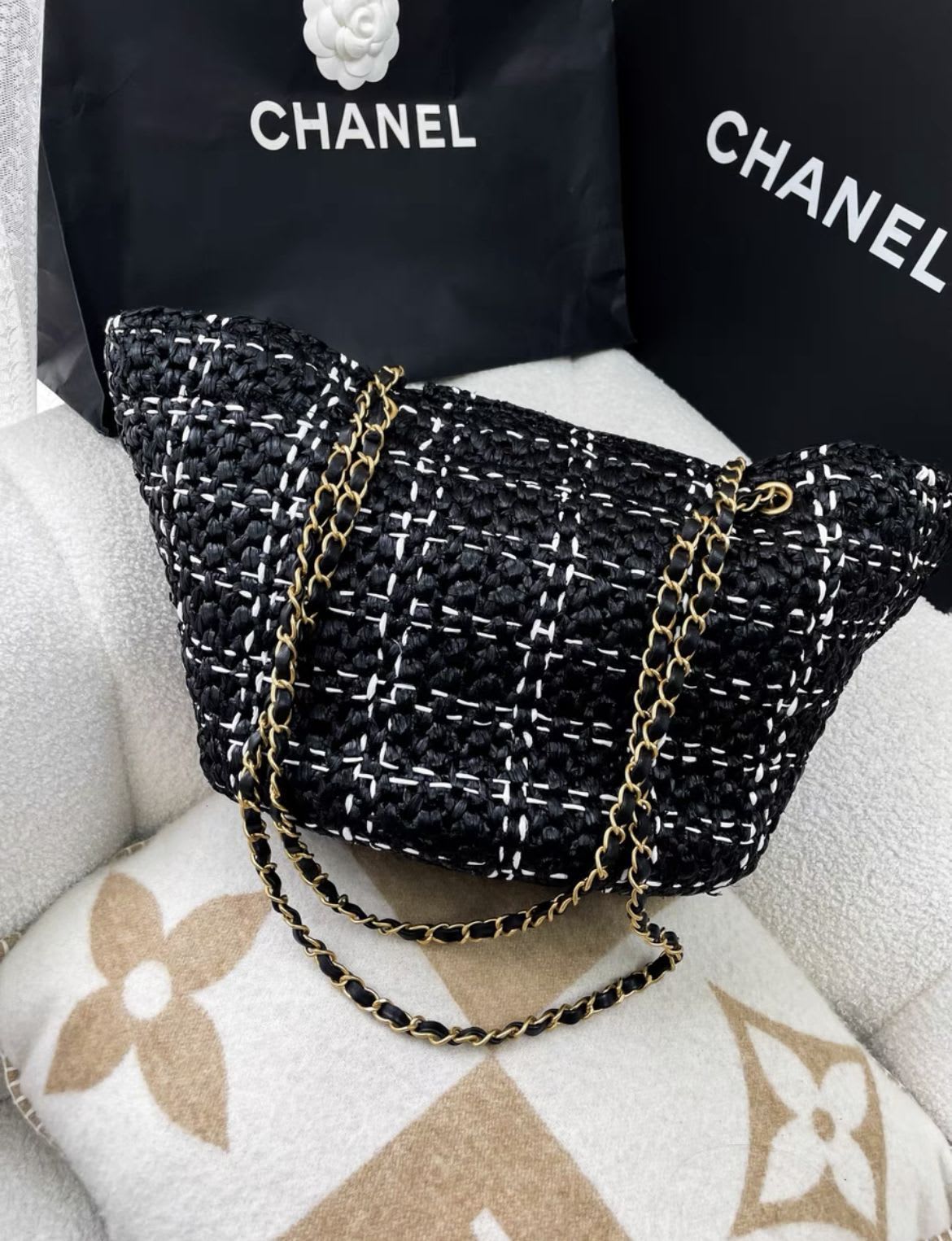 Chanel 23S raffia black and white woven tote bag