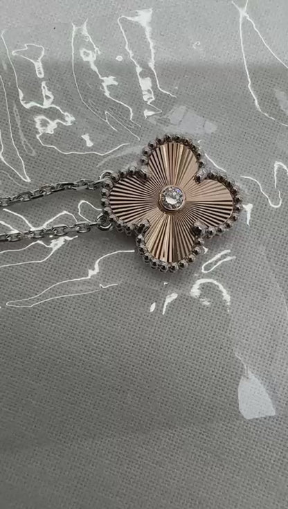 Van Cleef 
Arpels Holiday Pendant 2024