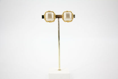 Chanel Vintage 91 Imitation Pearl Square Gold-Plated Clip-on Earrings