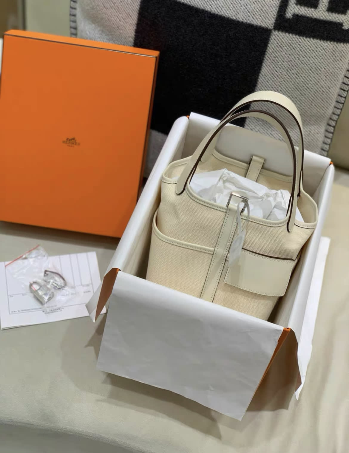 Hermès Hermes Picotin Lock Cargo18/PM Nata Canvas/Swift leather Silver hardware - 18 Bucket Bag - Secondhand luxury from Wararni